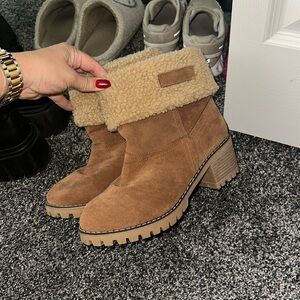 Lightly worn, heeled brown boots, size 7.5